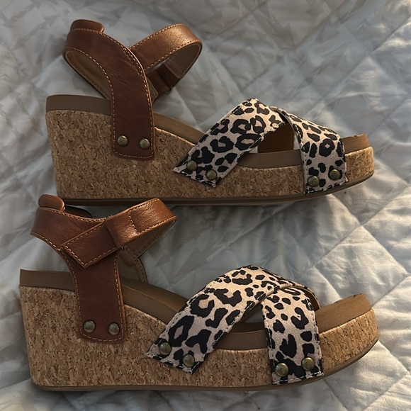 Corkys Leopard Wedge Sandal Size 7 - Picture 2 of 5